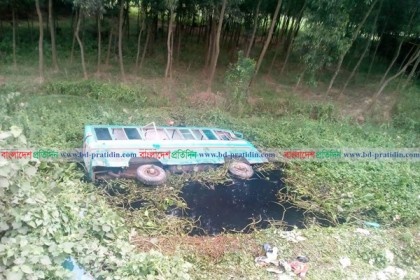 গাজীপুরে বাস খাদে পড়ে নিহত ১, আহত ২৫