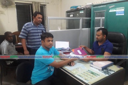 নোয়াখালীর বিআরটিএ অফিসে রাতেও ভিড়, ৬ দিনে ৮৫৭ মামলা