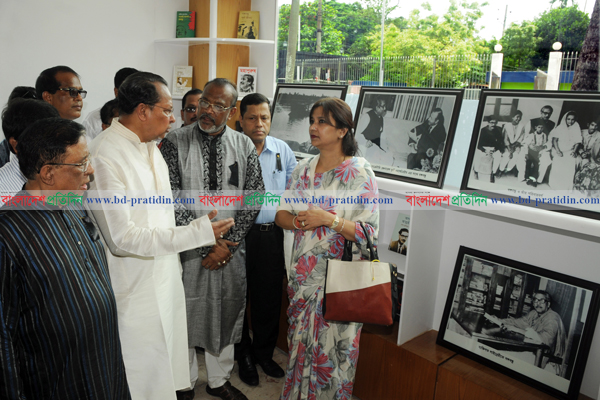 যুদ্ধের চশমা দিয়ে বাংলাদেশকে দেখতে চাই : তথ্য মন্ত্রী