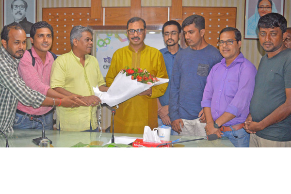 মেয়র নাছিরের সঙ্গে ফটোজার্নালিস্ট এসোসিয়েশনের নবনির্বাচিত কমিটির সাক্ষাৎ