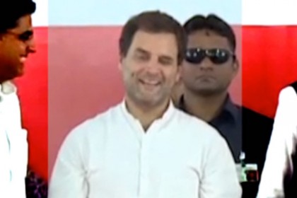 ফের চোখ মেরে ক্যামেরায় ধরা পড়লেন রাহুল গান্ধী