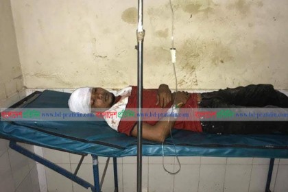 প্রধানমন্ত্রীকে কটূক্তির অভিযোগ, চবিতে শিক্ষার্থীর মাথা ফাটালো ছাত্রলীগ
