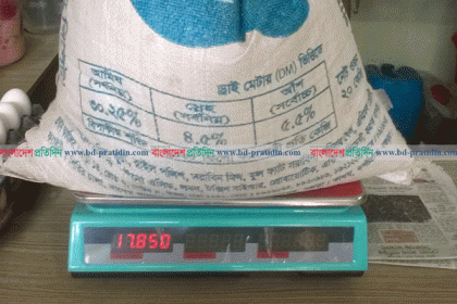 নাটোরে ভিজিএফ চাল বিতরণে কারচুপি!