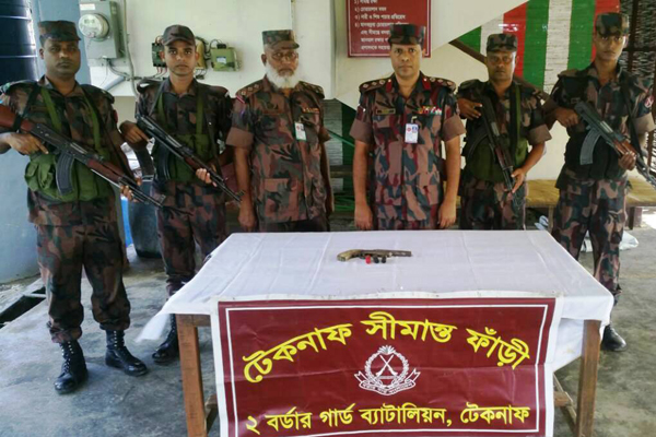 টেকনাফে বিজিবির অভিযানে অস্ত্র উদ্ধার

