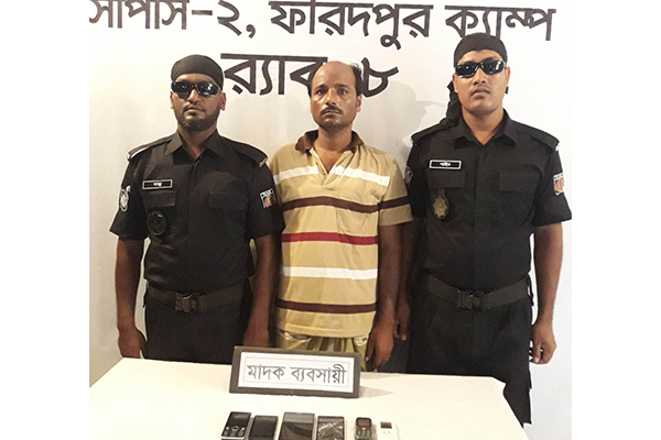 ফরিদপুরে পলাতক মামলার আসামি আটক