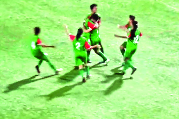 অপ্রতিরোধ্য বাংলাদেশের মেয়েরা