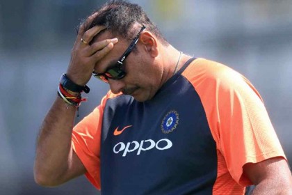 কোচের পদ থেকে শাস্ত্রীকে সরানোর দাবি