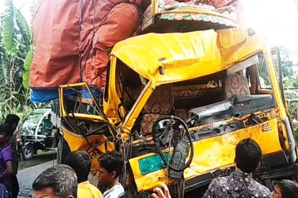 শেরপুরে বাস-ট্রাক সংঘর্ষে নিহত ১

