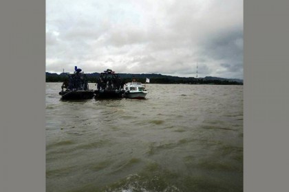 নাফ নদীতে বিজিবি-বিজিপির ১৭তম যৌথ টহল