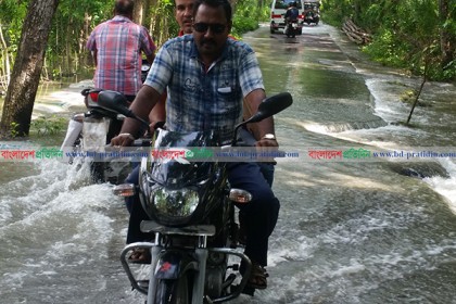 বাগেরহাট-রূপসা সড়কে জোয়ারের পানি, ভোগান্তি চরমে