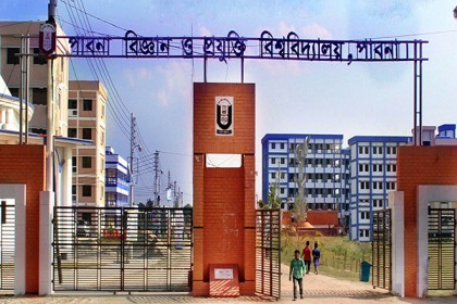 পাবিপ্রবিতে ভিসি অবরুদ্ধ, একাডেমিক ভবনে তালা