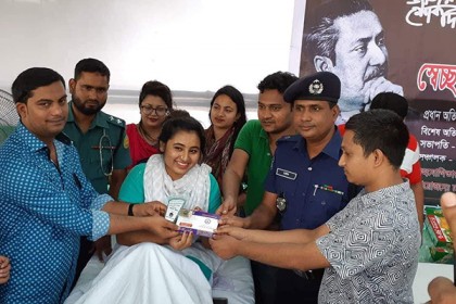 জাবি ছাত্রলীগের স্বেচ্ছায় রক্তদান ও বৃক্ষরোপণ কর্মসূচি পালিত