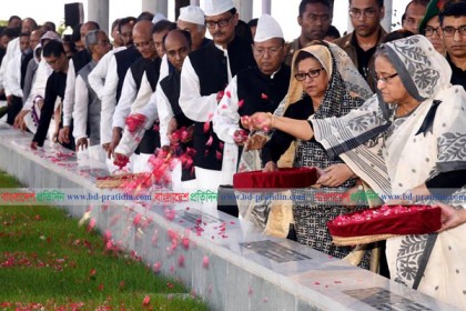 ১৫ আগস্টের শহীদদের প্রতি প্রধানমন্ত্রীর শ্রদ্ধা