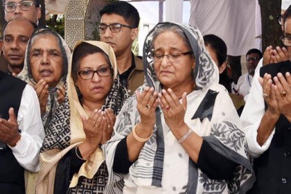 বঙ্গবন্ধুর সমাধিতে প্রধানমন্ত্রীর শ্রদ্ধা