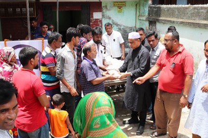 শোক দিবসে চুয়াডাঙ্গায় হতদরিদ্রদের মাঝে খাবার বিতরণ