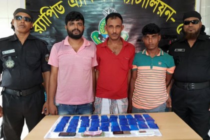 বাড়াইগ্রামে ইয়াবাসহ ৩ ব্যবসায়ী আটক

