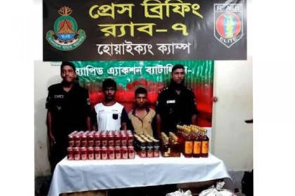 টেকনাফে বিয়ার ও মদসহ আটক ২

