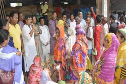 ঈদ উপলক্ষে দিনাজপুরে ভিজিএফ'র চাল বিতরণ শুরু 
