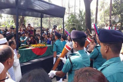 চিরনিদ্রায় শায়িত গোলাম সারওয়ার