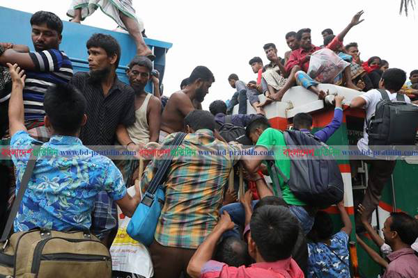 ট্রেনের 'ঈদযাত্রা' শুরু, ঘরমুখো মানুষের উপচেপড়া ভিড় 