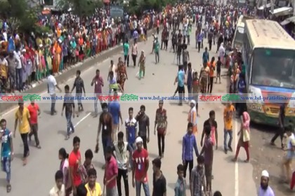 গাজীপুরে বেতন-বোনাসের দাবিতে শ্রমিকদের মহাসড়ক অবরোধ