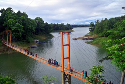 ঈদকে ঘিরে নতুন রূপে সেজেছে পাহাড়