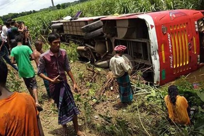 কালীগঞ্জে পৃথক সড়ক দুর্ঘটনায় নিহত ২, আহত ১৪