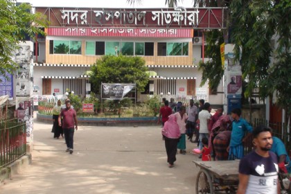 বিদ্যুৎ সংকটে বিপর্যস্ত সাতক্ষীরা সদর হাসপাতালের স্বাস্থ্য সেবা