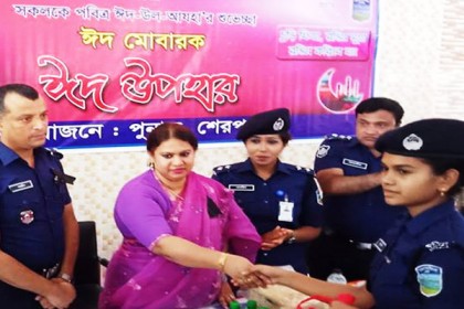 শেরপুরে পুলিশ সদস্যদের মাঝে ঈদ উপহার বিতরণ