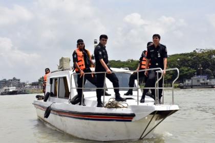নারায়ণগঞ্জের তিন নদীতে র‌্যাবের নৌ টহল শুরু