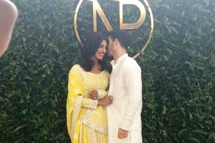 'বাগদান' সম্পন্ন হতেই নিকের সঙ্গে ঘনিষ্ঠ প্রিয়াঙ্কা!