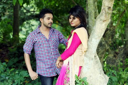ইমন খানের গানে মডেল মিলন খান