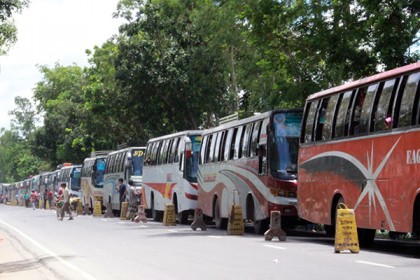 নদী পারের অপেক্ষায় দৌলতদিয়ায় শত শত যানবাহন