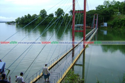 পানির নিচে রাঙামাটির ঝুলন্ত সেতু

