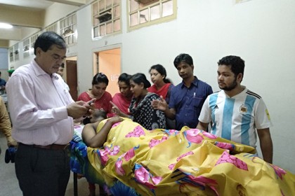 ঢাকা পঙ্গু হাসপাতালের পথে ট্রেনে পা হারানো রবিউল
