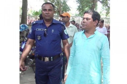 ভিজিএফ’র চাল ওজনে কম দেয়ার মামলায় দিনাজপুর পৌর মেয়র গ্রেফতার

