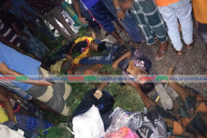 নরসিংদীতে বাস ও লেগুনার মুখোমুখি সংঘর্ষে নিহত ১১ 