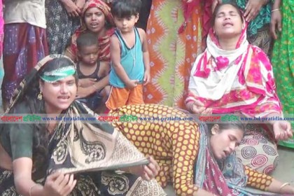 ফেনীতে সড়ক দুর্ঘটনায় নিহতদের বাড়িতে শোকের মাতম