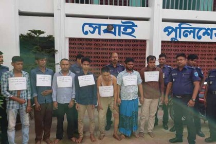 অজ্ঞান পার্টির ৭ সদস্য আটক

