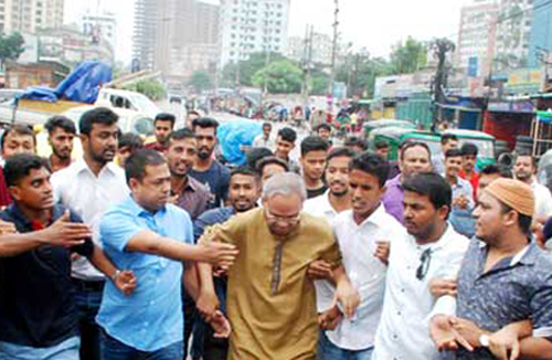 রিজভীর নেতৃত্বে শ্যামলীতে বিএনপির ঝটিকা মিছিল