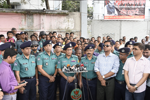 'গরু বিক্রেতাদের হাট পরিবর্তনে বাধা দিলে কঠোর ব্যবস্থা'