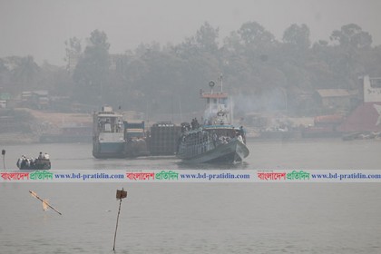 পাটুরিয়া-দৌলতদিয়া নৌ-রুটে লঞ্চ চলাচল বন্ধ