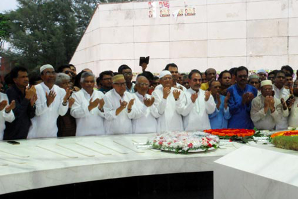 জিয়ার সমাধিতে বিএনপি নেতাদের শ্রদ্ধা, দোয়া