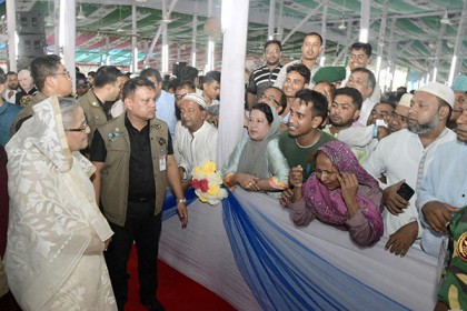 মানুষের জন্য কাজ করার চেষ্টা করে যাচ্ছি : প্রধানমন্ত্রী