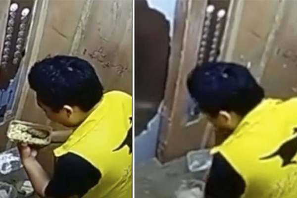কাস্টমারের অর্ডার করা খাবারে ভাগ বসাল 'ডেলিভারি ম্যান'! (ভিডিও)