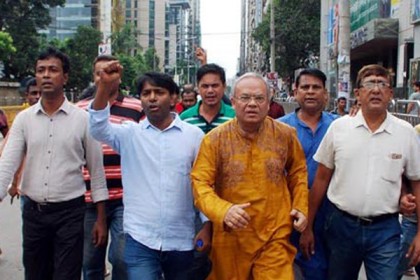 রিজভীর নেতৃত্বে বনানীতে বিএনপির ঝটিকা মিছিল