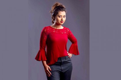 কাল হলে গিয়ে ছবি দেখব: বুবলী