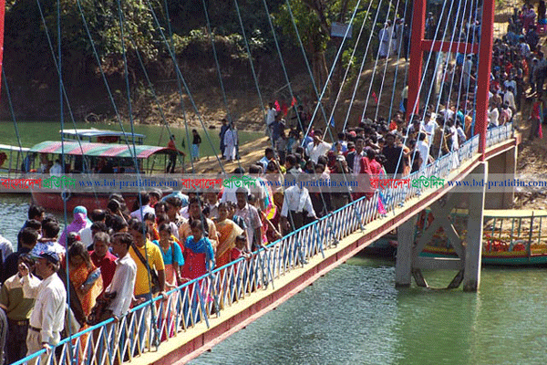 উৎসবের নগরীতে পরিণত হয়েছে রাঙামাটি