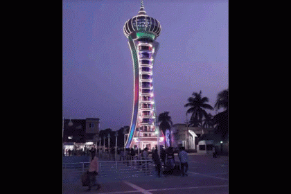 জ্যাকব টাওয়ারে দর্শনার্থীদের উপচে পড়া ভিড়
