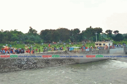 দিনাজপুরের বিনোদন কেন্দ্রগুলো লোকে লোকারণ্য